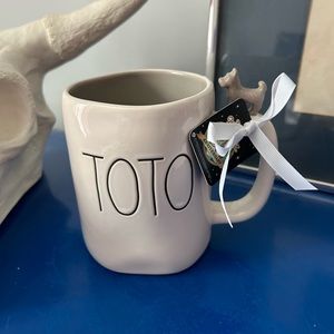 Rae Dunn Wizard of Oz Toto with Toto on Handle Mug